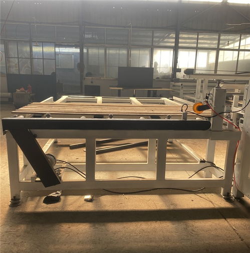 連意全自動拼板機 機械科技賦能，引領板材拼接新紀元